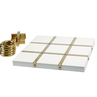 Boîte d'échecs en marbre blanc de style classique avec incrustation en laiton, jeu de tic-tac-toe, vente de 13 pouces