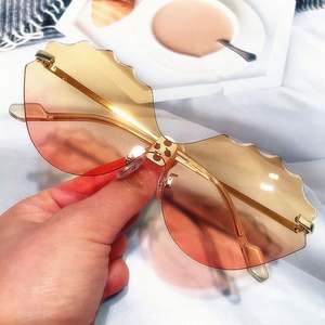 Lunettes de soleil de luxe tendance 2022, monture en alliage, verres monobloc, sans monture, style œil de chat, pour femmes - Product Image 3