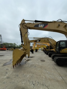 Excavadora Hidráulica Usada Caterpillar CAT320D2 de 20 Toneladas de Japón con Motor, Caja de Cambios y Bomba - Product Image 3