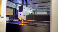 Robot à colonne à quatre axes avec une précision de 1 mm et une capacité de 200 kg pour le chargement/déchargement de machines de découpe laser et de plaques