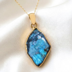 Collier Pendentif en Labradorite Bleue Naturelle Effet Feu, Coupe Fantaisie, Sertissage Bezel, Plaqué Argent/Or/Or Rose, Design Minimaliste, Idéal pour un Cadeau - Product Image 3