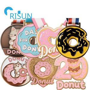 Venta al por mayor <span class=keywords><strong>de</strong></span> esmalte único brillo postre chocolate donuts premio Medalla medallón personalizado donuts donut Dash Run medallas - Product Image 1
