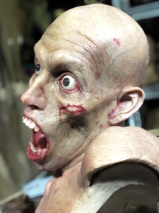 Statue de zombie en silicone hyper réaliste grandeur nature de qualité muséale, personnage d'horreur, figurine en cire pour maison hantée - Product Image 4