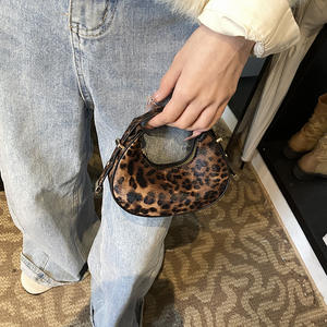 Sac à main haut de gamme en PU, petit format, style seau givré, pour femme, nouvelle collection hiver 2025, avec cordon de serrage, porté épaule ou croisé - Product Image 4