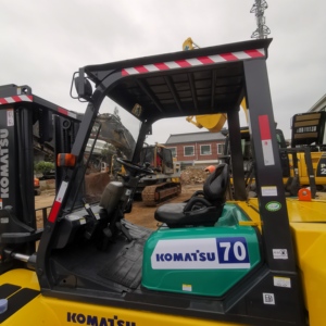 Chariot élévateur KOMATSU FD70 d'origine de 7 tonnes avec une haute qualité - Product Image 5