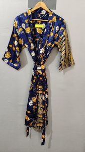 Elegante Bata de Seda Floral para Mujer, Manga Corta, Cuello Mandarín, Largo Completo, Estampado Satinado, Ropa de Dormir para Primavera - Product Image 3