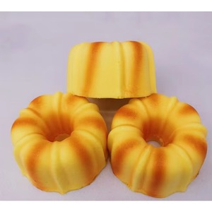 Jouet anti-stress en PU à rebond lent, en forme de pain d'ananas creux - Product Image 1
