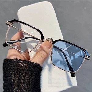 Lunettes <span class=keywords><strong>Homme</strong></span> Demi-<span class=keywords><strong>Monture</strong></span> <span class=keywords><strong>Carrée</strong></span> 2025 Personnalisées Anti-UV, Photochromiques et Anti-Lumière Bleue, Gris Photo - Product Image 4