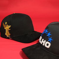 Casquette de baseball 5 panneaux personnalisée en gros avec broderie 3D, strass et épingles métalliques, doublure en daim et satin – Casquettes Rico