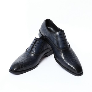 รองเท้าผ้าอ็อกซ์ฟอร์ดออกแบบได้ตามสมัยนิยมรองเท้าหนังทำงานสำหรับผู้ชายแกะสลักด้วยมือคุณภาพสูงสำหรับชุดลำลองฤดูใบไม้ร่วง - Product Image 3