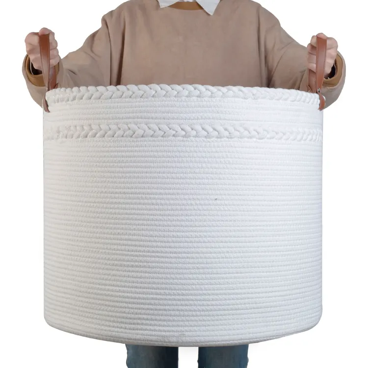 革のハンドルが付いている素敵な綿の編み込みキャンディー収納バスケット