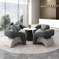Moderne haut de gamme salle de bal canapé ensemble lumière luxe une table quatre chaises pour salon hôtel hall réception négociation d'affaires
