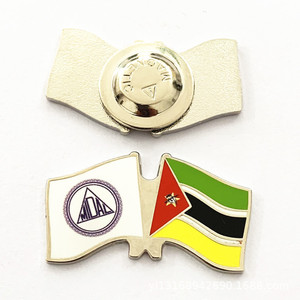 Insignias Magnéticas Plateadas con Diseño Personalizado de Dibujos Animados para el Día Nacional y Navidad, Producción en Arabia Saudita y Emiratos Árabes Unidos - Product Image 4