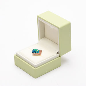 Boîte à bijoux en forme de carré à angle droit de luxe EVERWIN avec logo personnalisé, peinture noire en spray, collier avec anneau, éclairage LED - Product Image 3