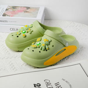 Zuecos Lindos para Mujer, Color Verde Claro, Suela Gruesa Antideslizante, Zapatos de Verano Tallas 35-40, Moldeado por Inyección, Estilo Cómodo - Product Image 1