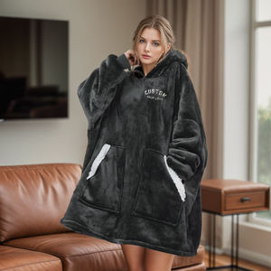 Ujoy Gift Coperta Indossabile Invernale di Lusso con Tasche Grandi per Adulti, Coperta con Cappuccio Oversize in Flanella e Pile Personalizzata per Esterni - Product Image 1