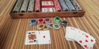 Caja de ABS de Calidad OEM ODM con Juego de 500 Fichas de Póker Numeradas para Fiestas, China