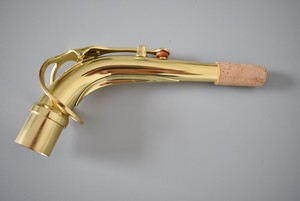 Il fornitore offre <span class=keywords><strong>sassofono</strong></span> di medie <span class=keywords><strong>dimensioni</strong></span> con collo curvo a 2 sezioni in E-flat Tuning in ottone con una presa di 24.5MM di diametro - Product Image 2