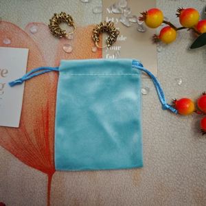 Bolsa de Joyería de Terciopelo Ecológica con Cordón, Personalizada con Logotipo, para Collares, Anillos y Pulseras, Impresión de Alta Calidad - Product Image 5