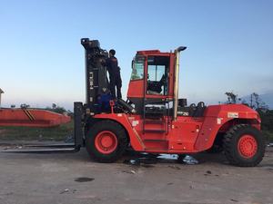 Montacargas Diésel HELI CPCD250 de 25 Toneladas con Cabina Cerrada - Product Image 3