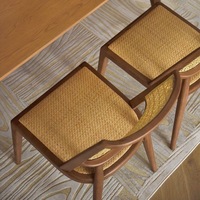 Chaise de salle à manger empilable en métal moderne avec un design ergonomique, durable, écologique et facile à nettoyer pour l'ameublement des restaurants