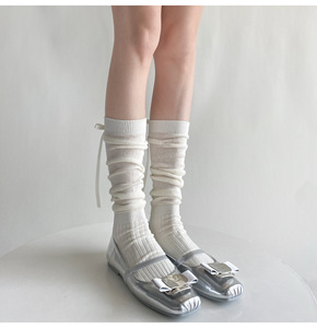 Chaussettes mi-mollet blanches pour femmes avec nœud décoratif, respirantes et confortables, idéales pour les ballerines, la vie quotidienne et les tenues élégantes - Product Image 1
