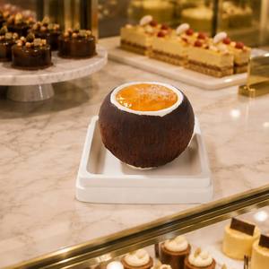 Gâteau mousse en forme de noix de coco, dessert mousse glacée fourrée au fruit de la <span class=keywords><strong>passion</strong></span> 85g, pâtisserie à la crème enrobée de chocolat en gros - Product Image 3
