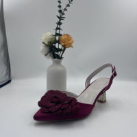 Zapatos de Tacón Bajo para Mujer, con Punta en Pico, de Satén, con Pedrería 3D en Forma de Rosa, con Correa en el Tobillo, para Fiesta