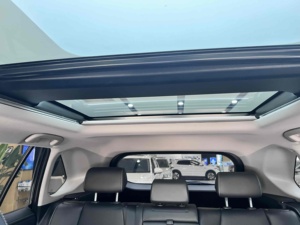 Acceptation des commandes personnalisées – Toyota <span class=keywords><strong>RAV4</strong></span> Hybride 2020 2.5L CVT 4x4 Édition Premium, sièges en cuir foncé gauche, pneus R18, freinage actif, alerte de sortie de voie - Product Image 6