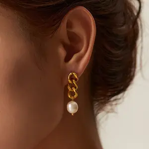 Bijoux fantaisie Boucles d'oreilles en perles d'eau douce baroques plaquées or 18 carats Chaîne cubaine géométrique en acier inoxydable Design suspendu