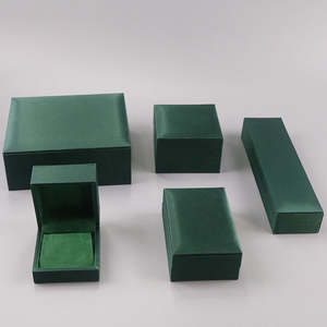 सदाबहार उच्च गुणवत्ता वाले अनुकूलित लोगो ग्रीन मखमली चमड़े के फ्रेम रिंग नेकलेस ब्रेसलेट गहने सेट पैकेजिंग बॉक्स - Product Image 2