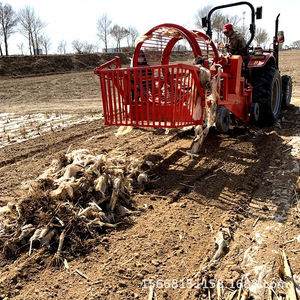 Râteau à herbe hydraulique pour la récupération des films résiduels, rouge, machine agricole pour utilisation sur le terrain, haute productivité - Product Image 1