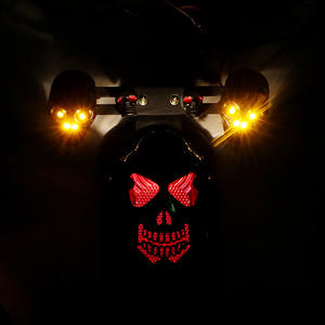 DUPANQ Clignotant de frein arrière de crâne de <span class=keywords><strong>moto</strong></span> pour Cafe Racer Old School Bobber Chopper - Product Image 2