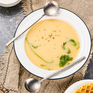 Cuillère ronde martelée en titane pur, durable, plaquée argent, manche long, design moderne pour la maison et les restaurants - Product Image 5