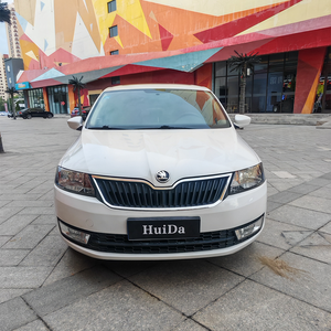 <span class=keywords><strong>Skoda</strong></span> Rapid 1.6L Automatica 5 Posti Usata del <span class=keywords><strong>2015</strong></span>, Hatchback Nera con Motore Affidabile, Bagagliaio Espandibile, Carrozzeria Rigida e Interni in Pelle - Product Image 2