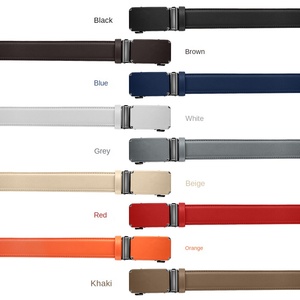 <span class=keywords><strong>Cintura</strong></span> elegante da <span class=keywords><strong>uomo</strong></span> con fibbia a cricchetto - Vera pelle regolabile da 1 3/8 pollici, lunghezza tagliabile, con confezione regalo - Product Image 2