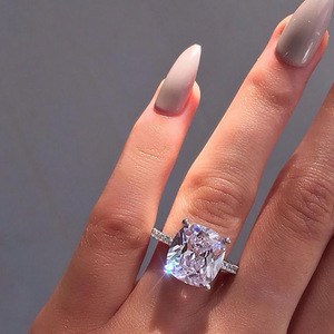 Anello con Zircone Quadrato a Quattro Punte, Gioiello Elegante da Donna con Grande Pietra, Anello di Fidanzamento alla Moda per Uso Quotidiano - Product Image 3