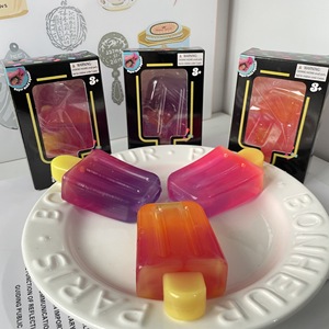Needoh Plastic IJsjes-Speelgoed Stressverlichter voor Baby's - Product Image 2