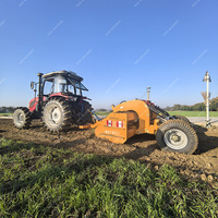 Niveleur de terrain hydraulique remorqué par un tracteur avec contrôle laser/GPS pour le nivellement des sols agricoles et l'agriculture de précision