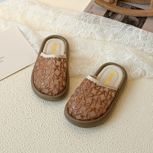 Chaussures de mode pour enfants de style coréen, pantoufles plates brodées douces pour filles, été - Product Image 2