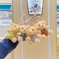 Porte-clés pendentif ours en peluche doux en tenue de salopette de dessin animé, ornement à suspendre pour sac et sac à dos, vente en gros