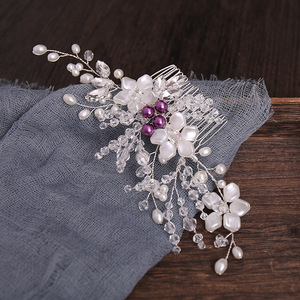 Peigne de Mariée Vintage Violet et Blanc Perle, Élégant et Scintillant avec Cristaux, Bijou de Cheveux Floral Artisanal pour Bal de Promo - Product Image 4