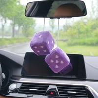 Nouveau pendentif carré en forme de dés en peluche super douce avec broderie en forme de cœur, jouet pour voiture, miroir, décoration suspendue pour anniversaire