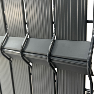 Panneau de clôture en treillis soudé 3D anti-escalade avec lames d'intimité en PVC, revêtement vert en poudre, pour sécurité - Product Image 3