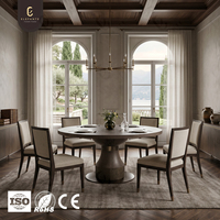 Table à manger sculpturale style Old Money avec placage en chêne et accents en bronze pour projet de design d'intérieur de luxe pour salle à manger de villa raffinée