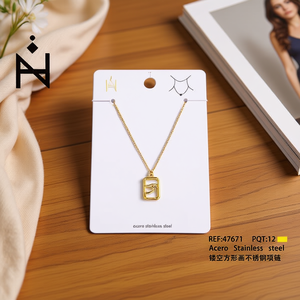 Collar de acero inoxidable con diseño calado cuadrado para mujer, joyería de moda. - Product Image 2