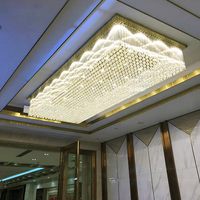 Lustre de plafonnier LED en cristal de style moderne personnalisé hauteur réglable avec base d'ampoule E12 pour les décorations d'intérieur de villa d'hôtel
