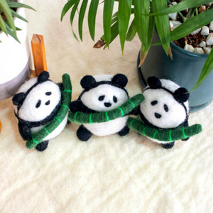 Panda de Fieltro y Lana con Adorno de Bambú, Juguete Educativo de Simulación, Colección de Animales Adorables para Niños - Product Image 3