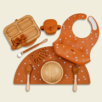 Ensemble de vaisselle pour enfants en bambou et silicone, avec logo personnalisé, étanche, sans BPA, écologique, comprenant un bol à ventouse, une assiette, des couverts, une tasse, un bavoir et un set de table