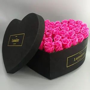 定制包装心形天鹅绒礼品盒鲜花和巧克力